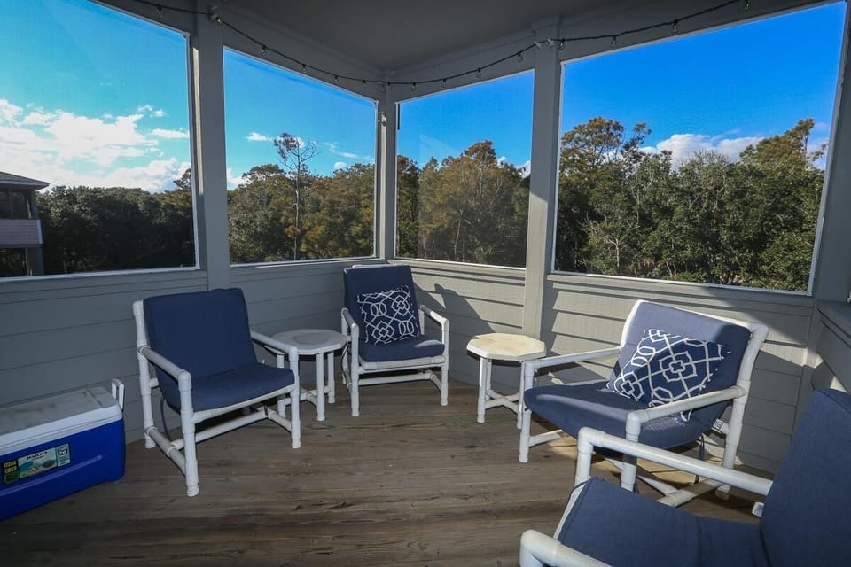 Screened Porch 2021