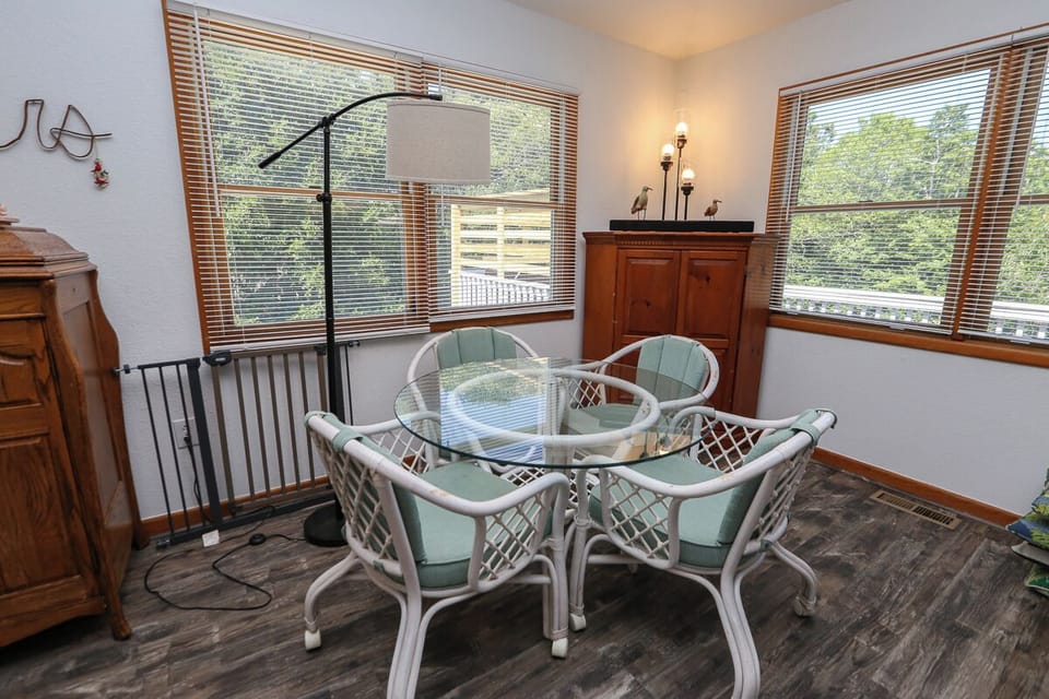 Dining 2 2025