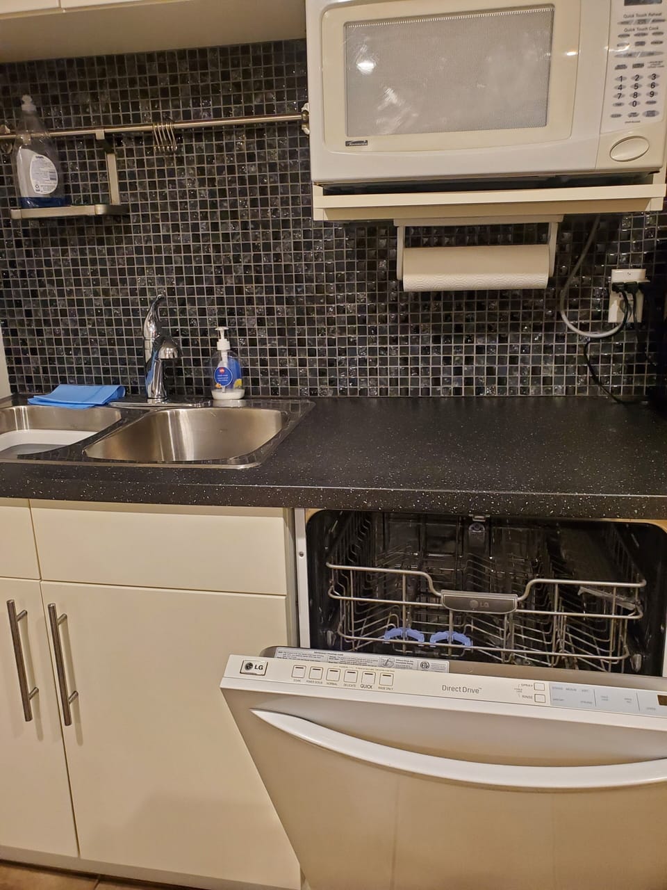 Kitchen with double sink, microwave and dishwasher 