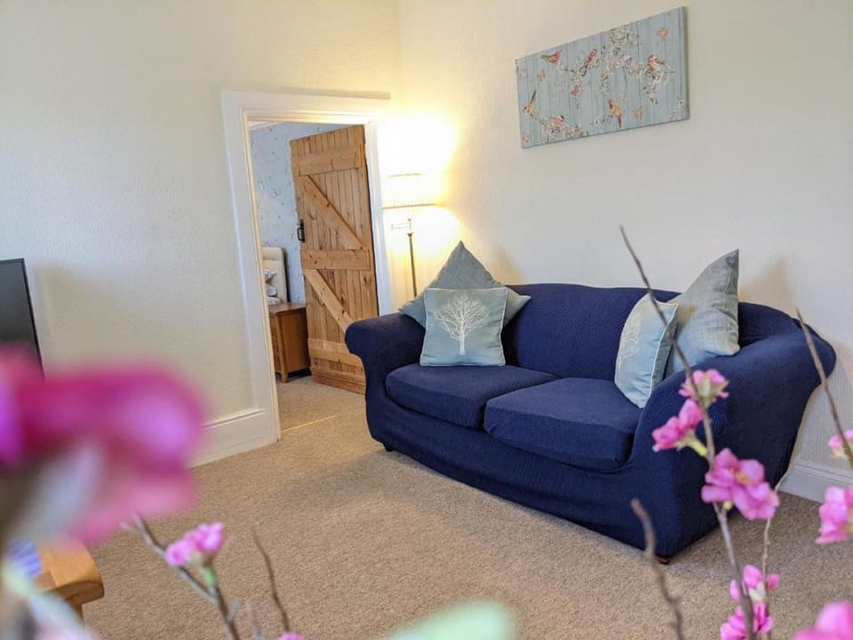 Deluxe Double Room | Iron/ironing board, WiFi, bed sheets