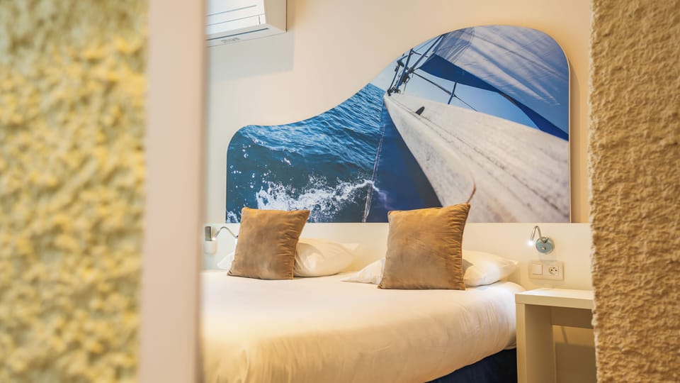 Minibar, in-room safe, cribs/infant beds, free WiFi