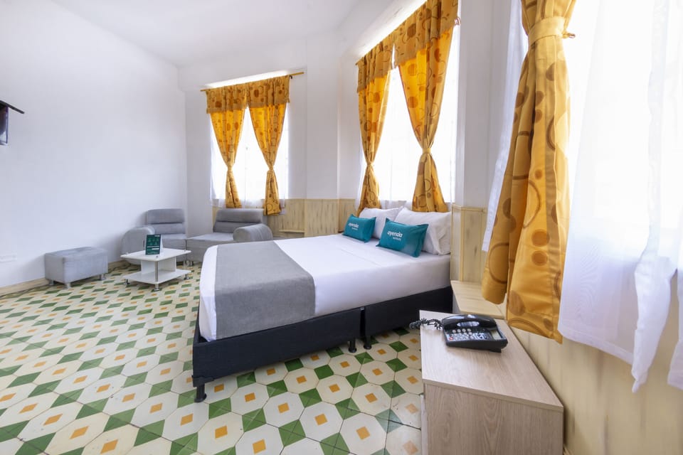 Deluxe Double Room | Desk, bed sheets