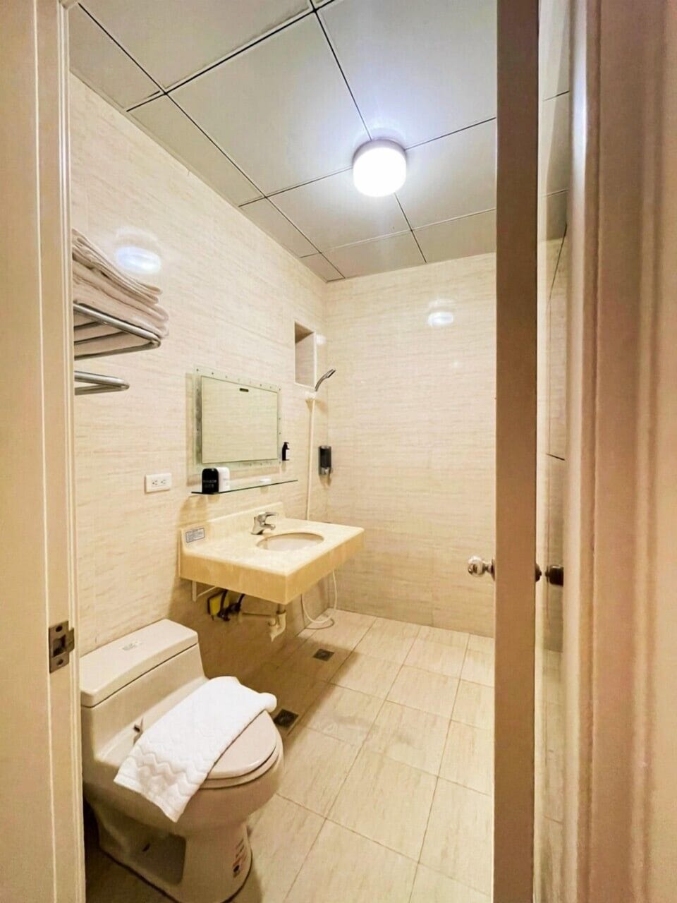 Comfort Room, 2 Queen Beds | Bathroom