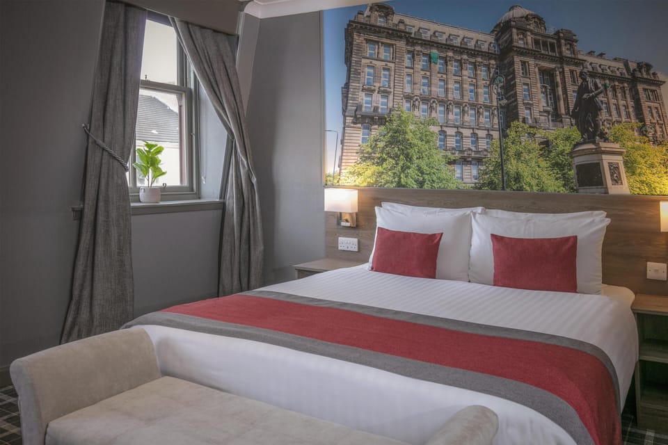 Executive Room, 1 Double Bed, Non Smoking | Desk, laptop workspace, soundproofing, iron/ironing board