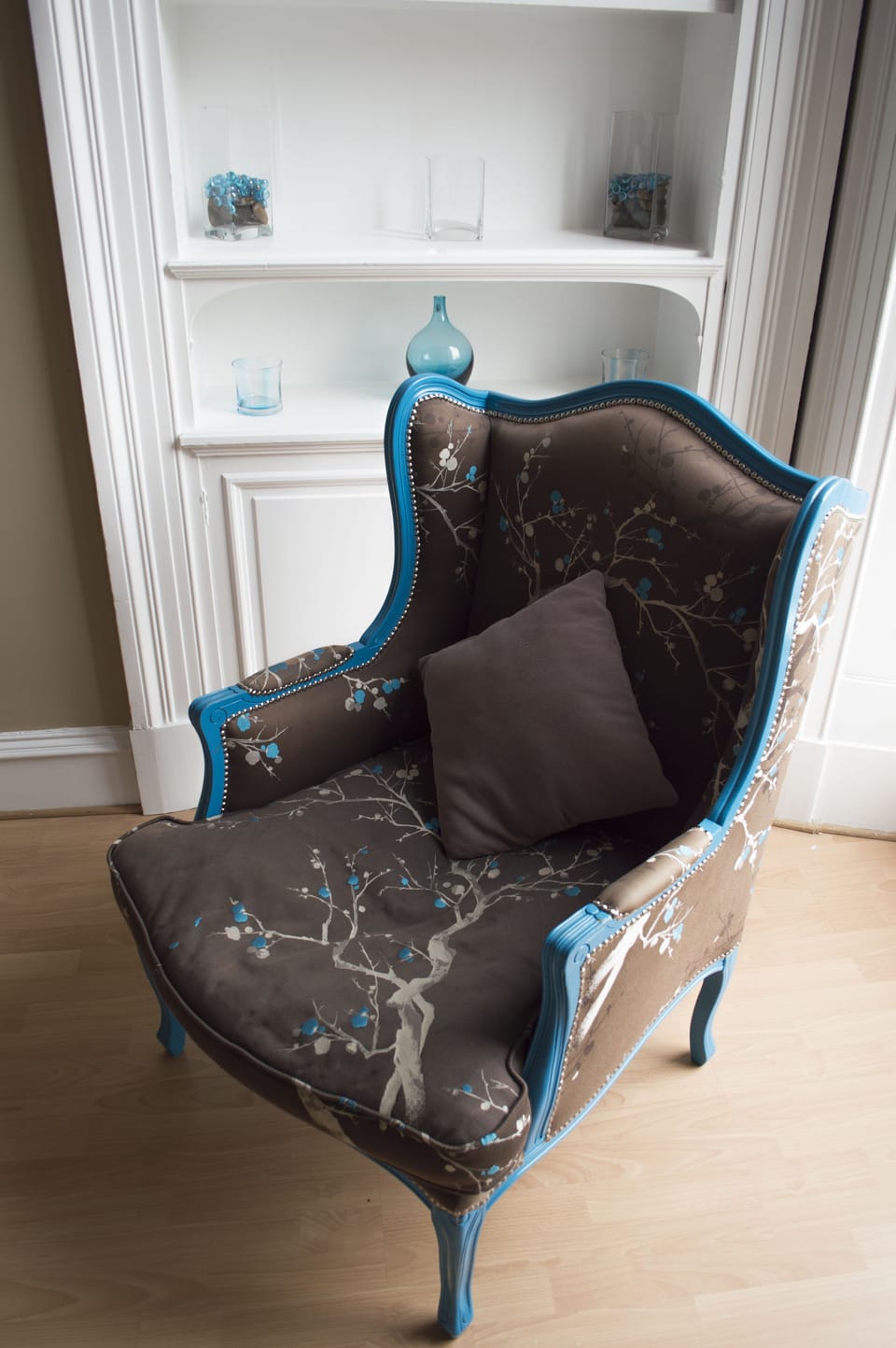 32-inch flat-screen TV with digital channels, LCD TV, DVD player