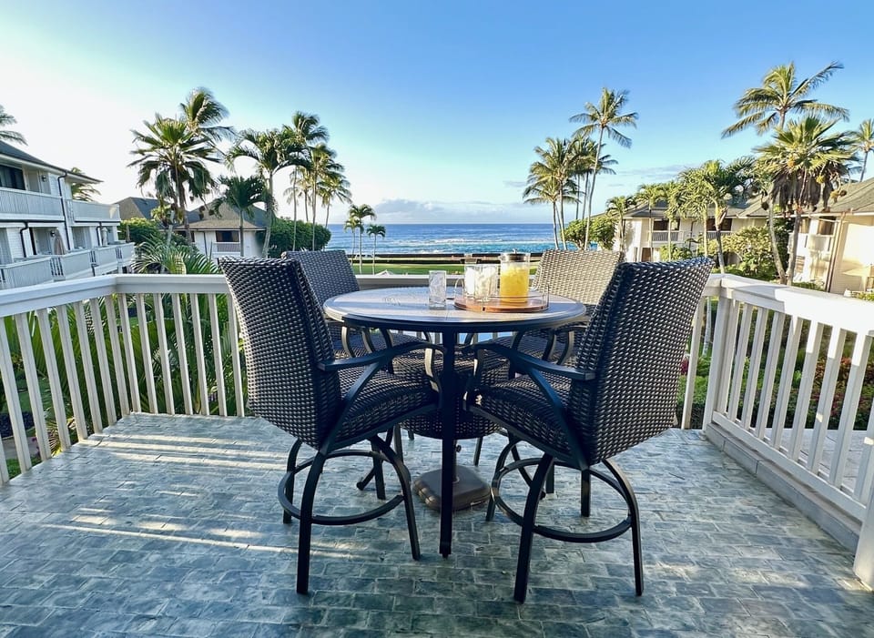 Lanai seating for four