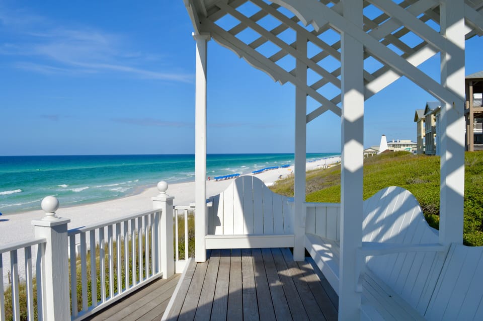 5 MINUTE WALK OR 352 YARDS TO PRIVATE SEASIDE BEACHES
