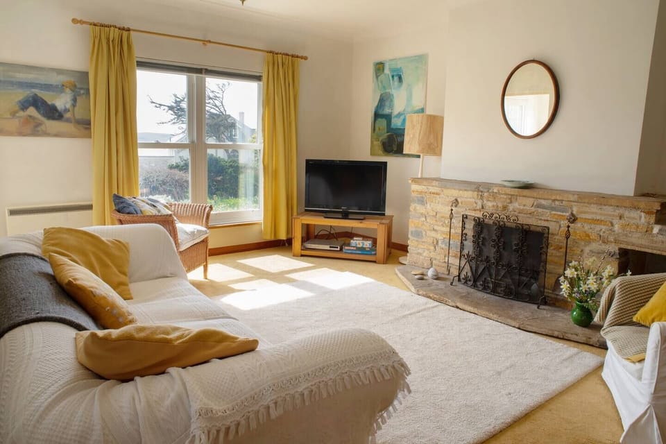 Sitting-dining room