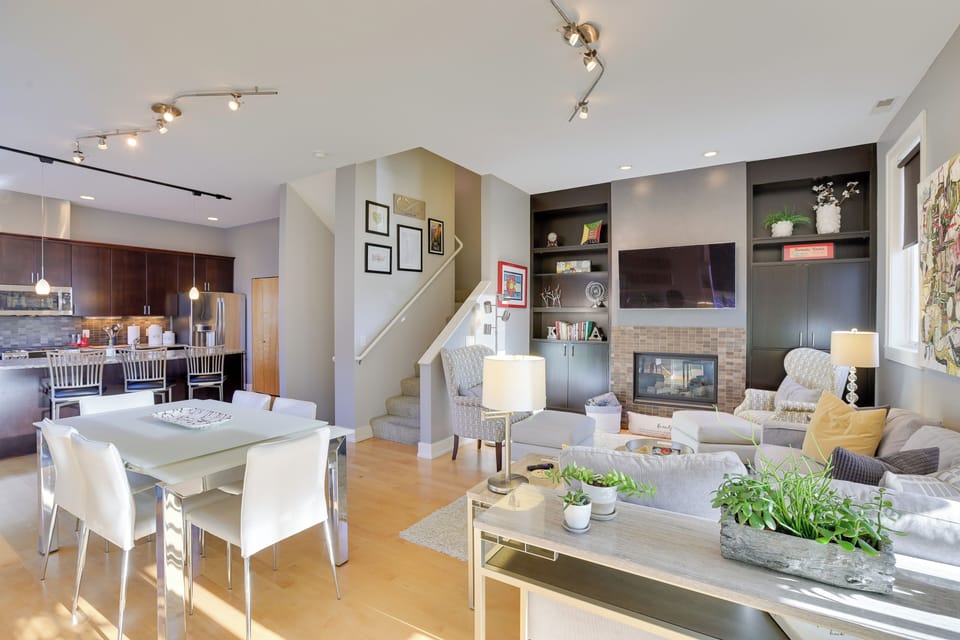 Dining Area | Dishware & Flatware Provided