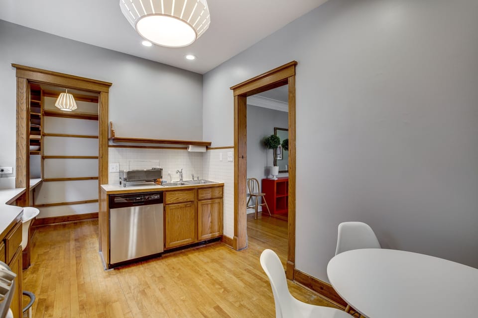 Flooring, Hardwood, Floor, Indoors, Room