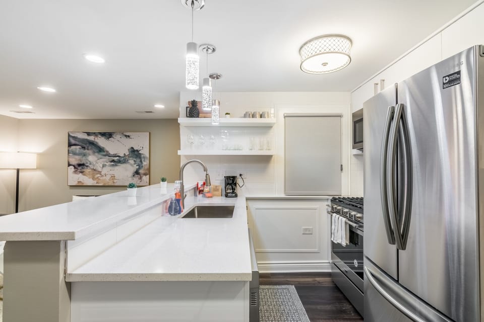 My kitchen comes fully equipped for you to cook a meal for your group!