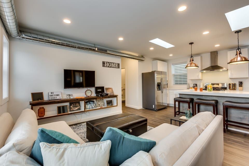 Living Room, Room, Indoors, Couch, Furniture