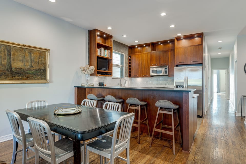 Kitchen table set for 6 and bar seating for 4 more