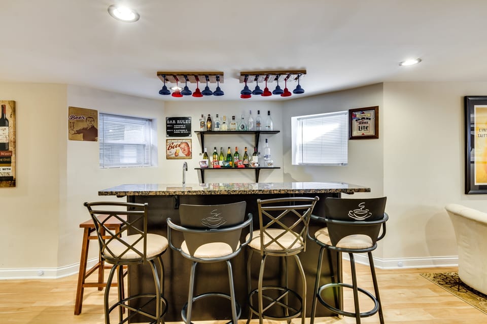 Furniture, Room, Indoors, Living Room, Flooring