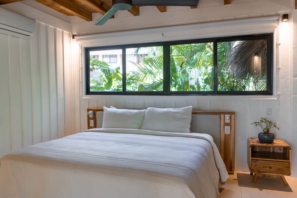 Garden Villa | Hypo-allergenic bedding available, in-room safe, desk, laptop workspace