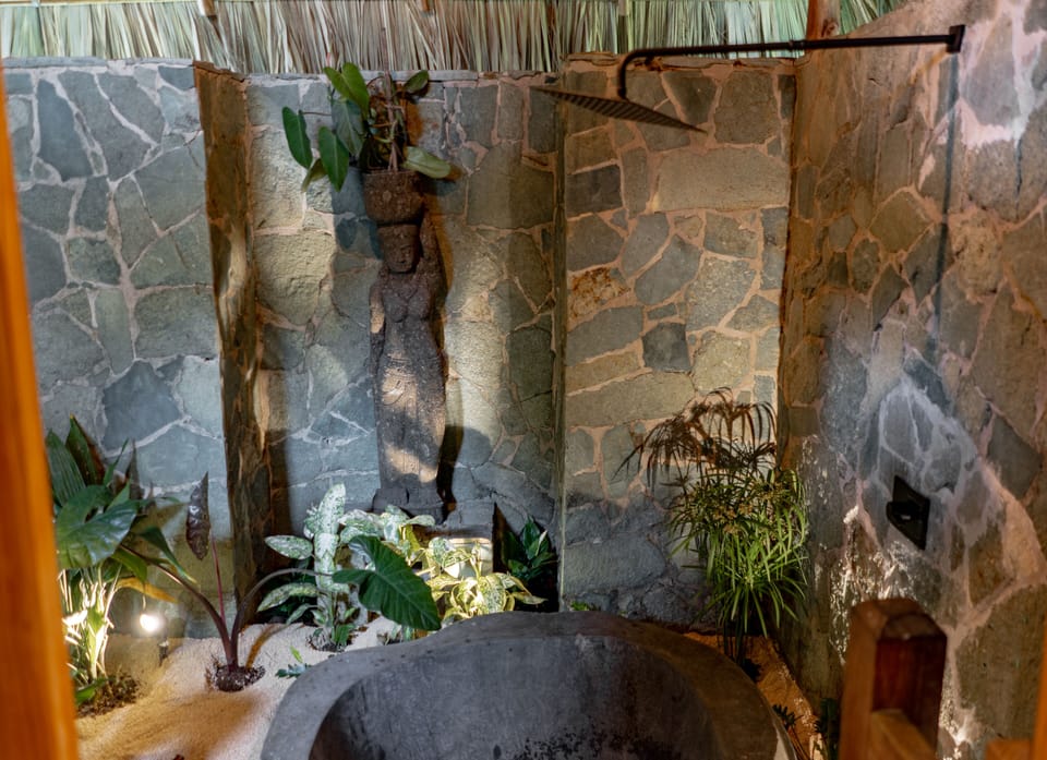 Poolside Villa | Bathroom | Shower, rainfall showerhead, free toiletries, hair dryer