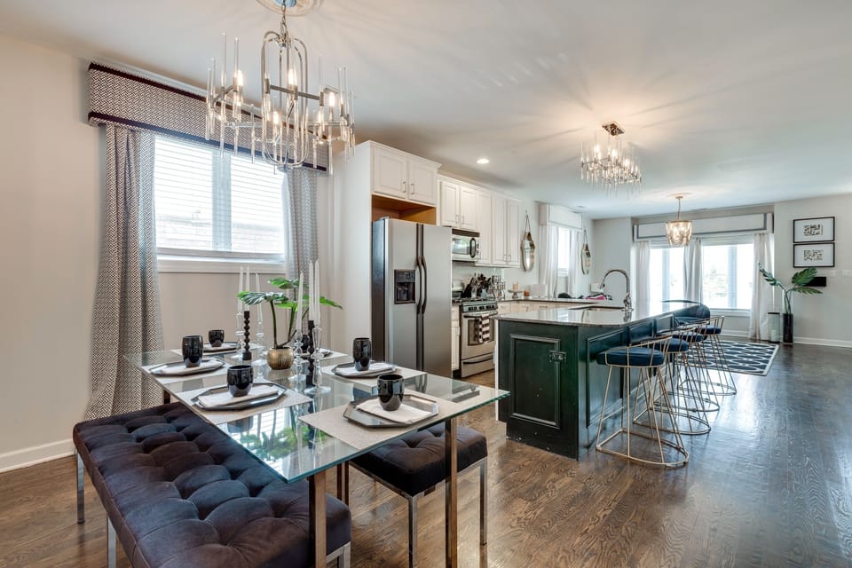 Furniture, Flooring, Room, Indoors, Floor