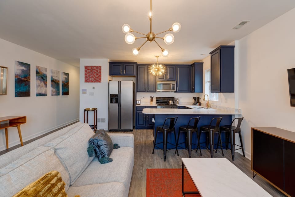 Living Room, Room, Indoors, Flooring, Couch
