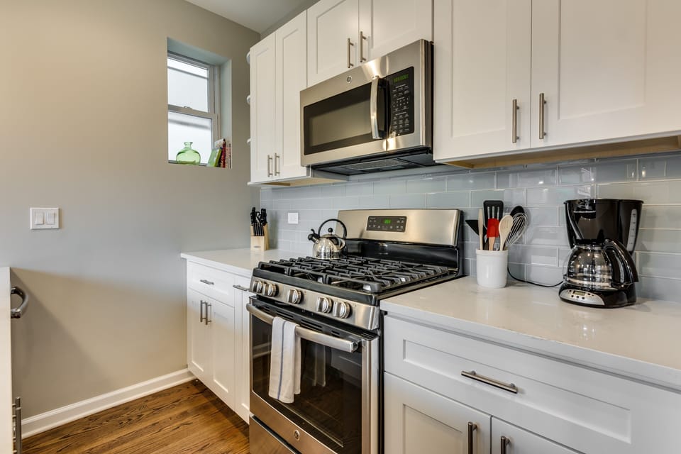 Oven, Room, Indoors, Kitchen, Flooring