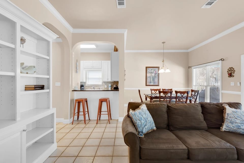 Living room to dining room 