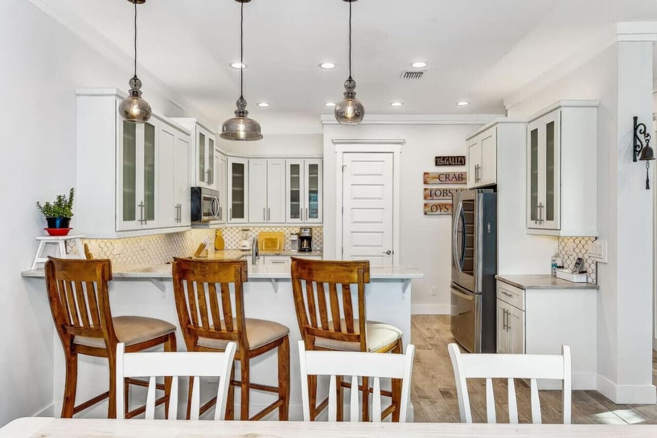 Dining Area looking into Kitchen