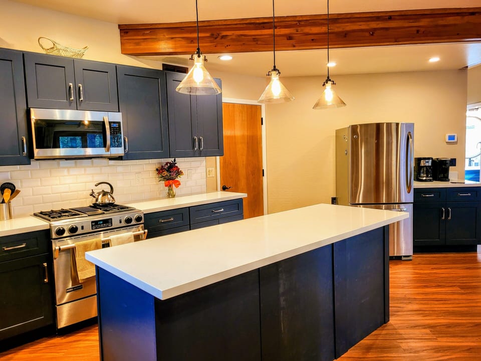 Kitchen (30" refrigerator shown)