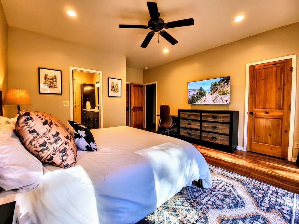 Master bedroom - on main level