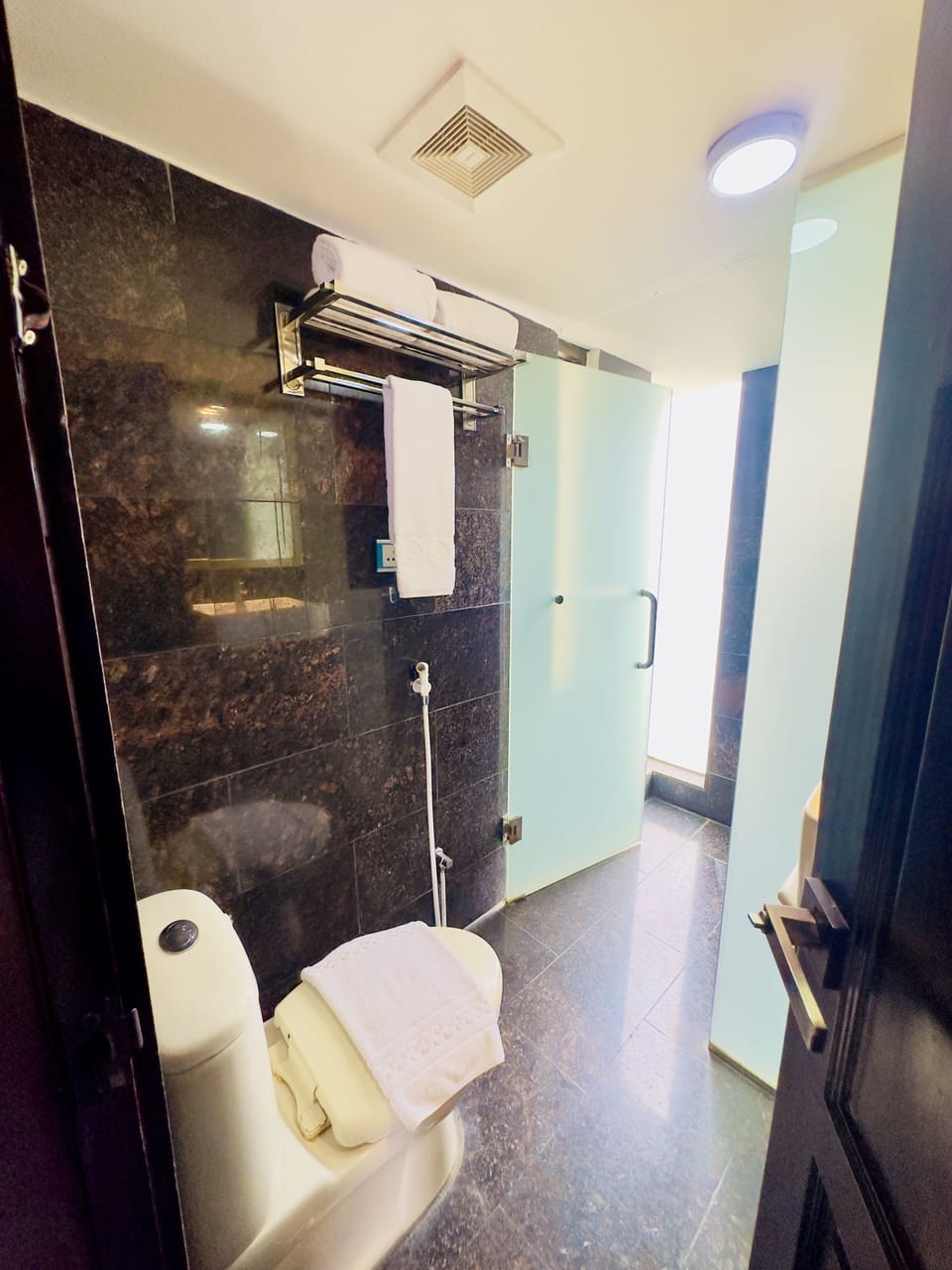 Shower, rainfall showerhead, free toiletries, hair dryer