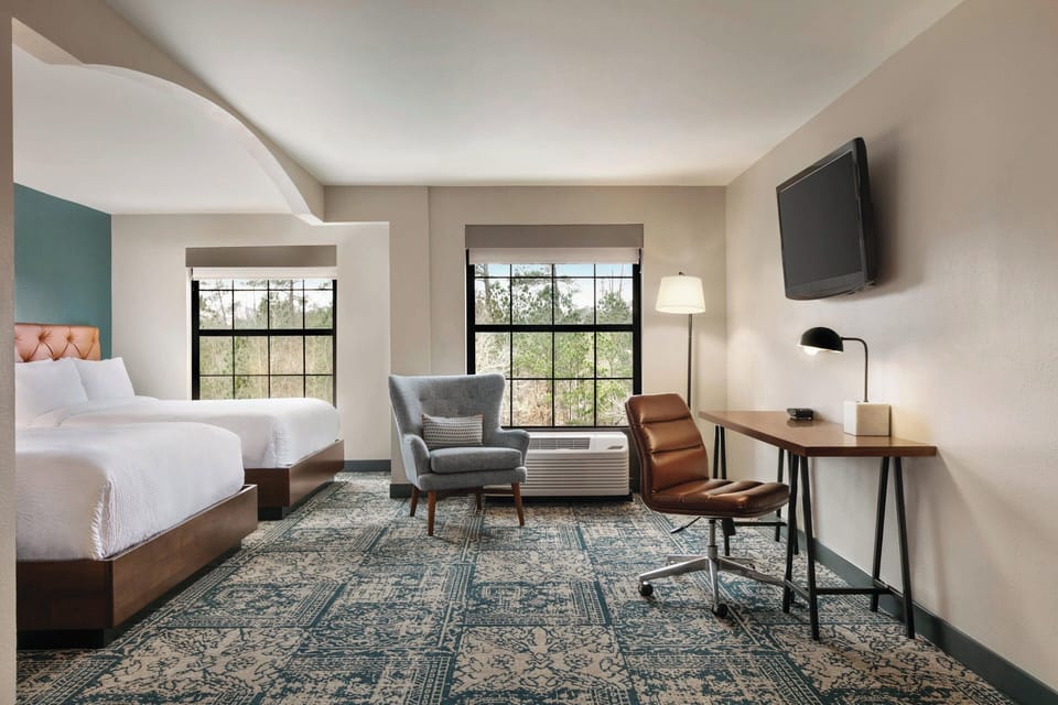 Premium bedding, in-room safe, desk, laptop workspace