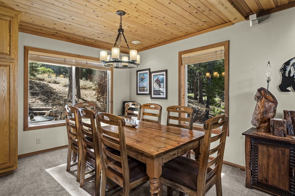 Dining for 8 at the dining table