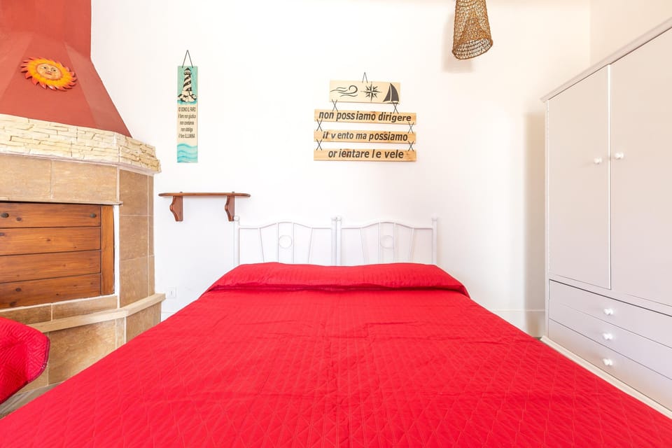 1 bedroom, bed sheets