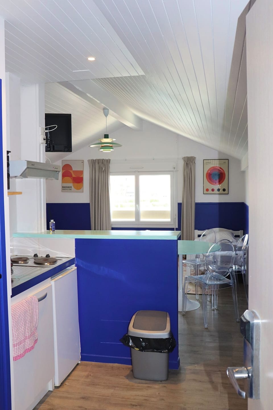 Family Studio | In-room safe, desk, iron/ironing board, free cribs/infant beds