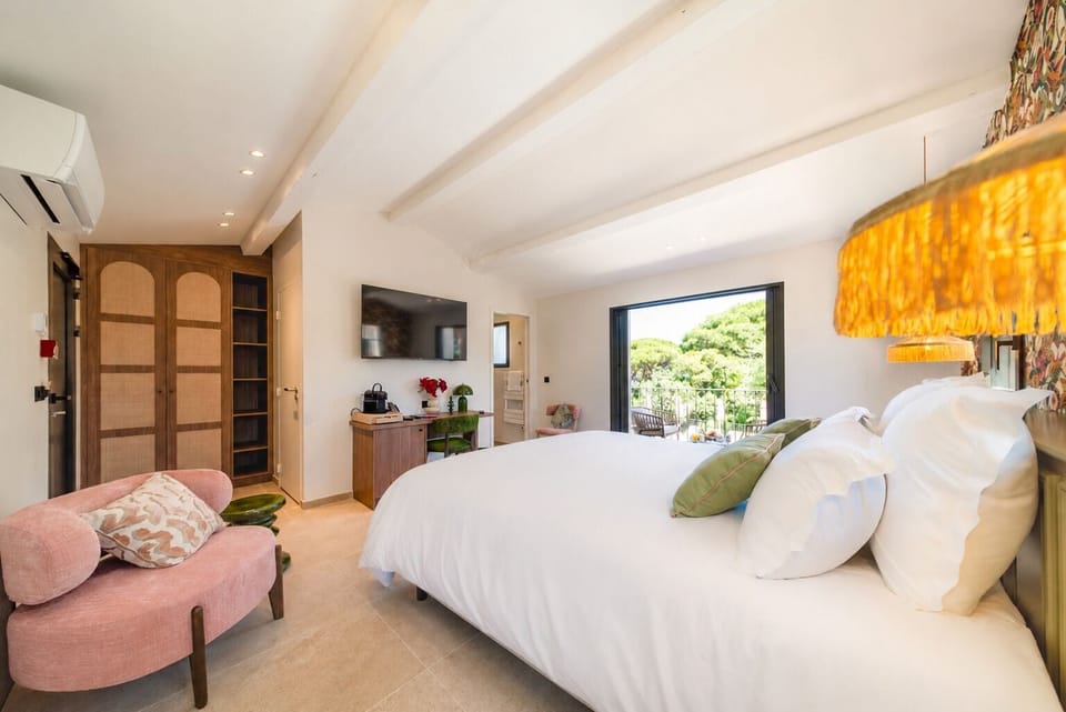 Premium Room, 1 Queen Bed, Terrace | Minibar, in-room safe, individually decorated, desk