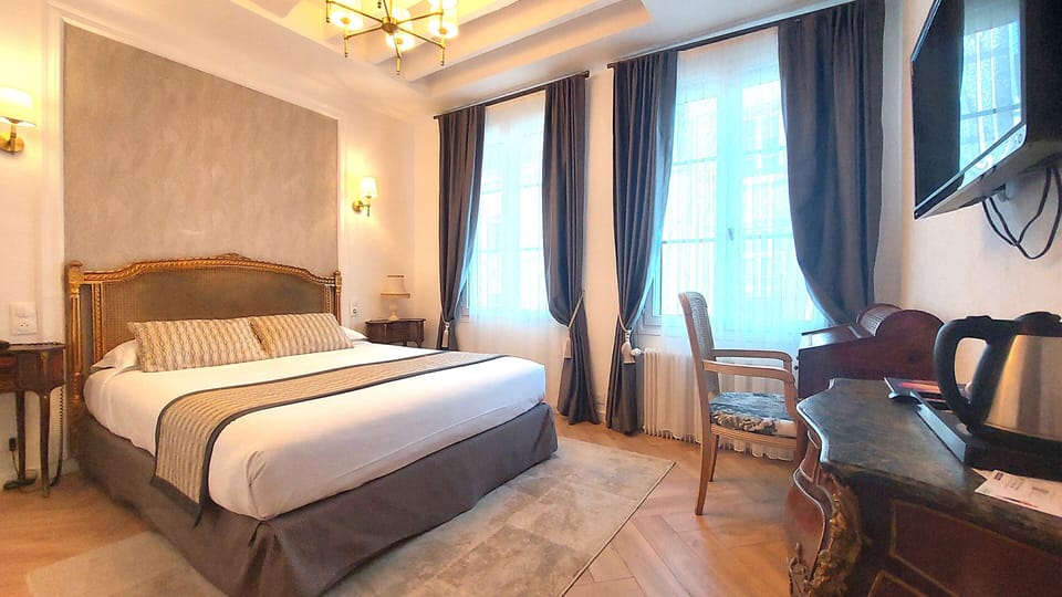 Superior Double Room | Premium bedding, individually decorated, desk, blackout drapes