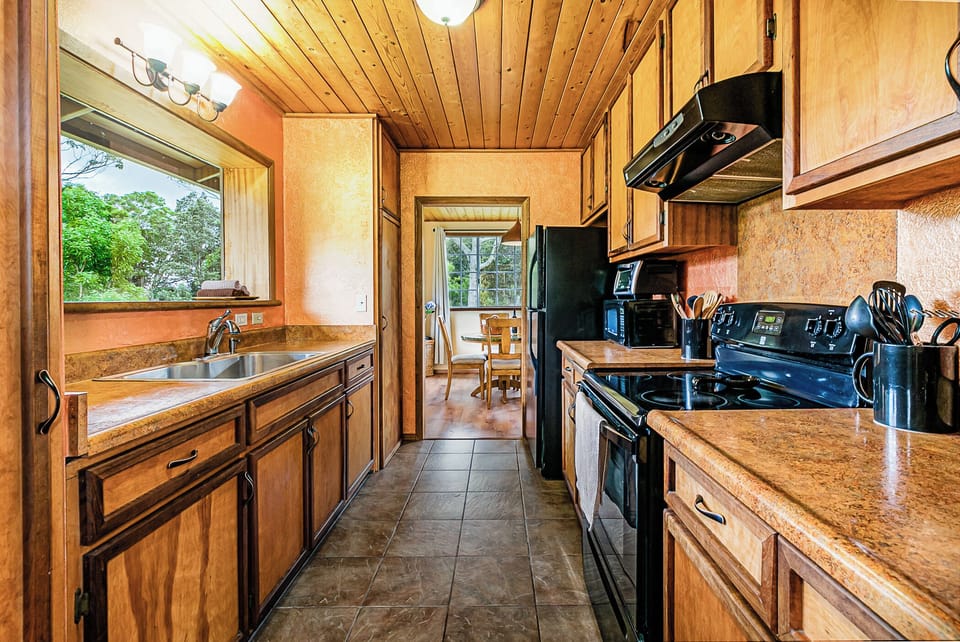 Nate's Place - full kitchen