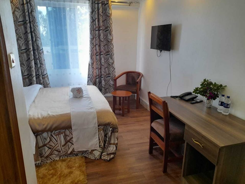 Deluxe Single Room | Desk, laptop workspace, iron/ironing board, free WiFi