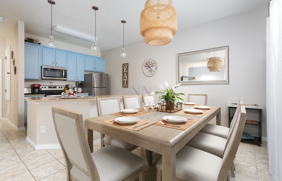 Dining table for 8: Create memories around our spacious table for up to 8 guests