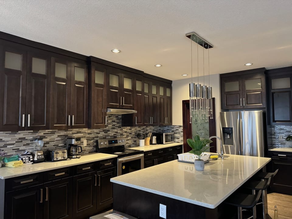 Kitchen Area with 3 barstools