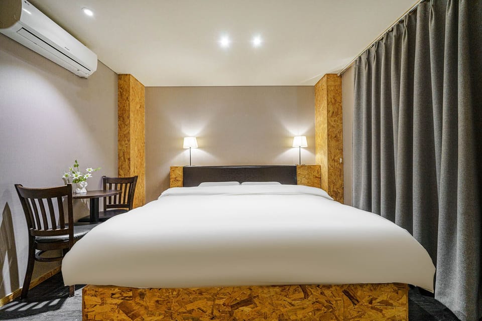 Deluxe Room | Premium bedding, free WiFi, bed sheets