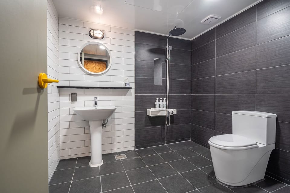 Economy Room | Bathroom | Hair dryer, towels, soap, shampoo