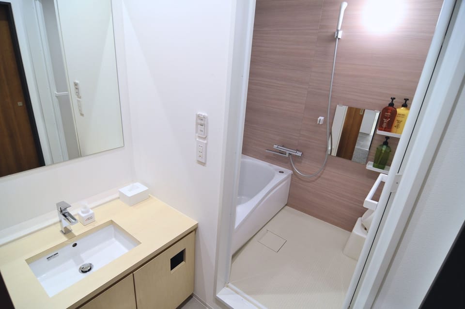 Superior Double Room, Non Smoking | Bathroom | Electronic bidet, towels