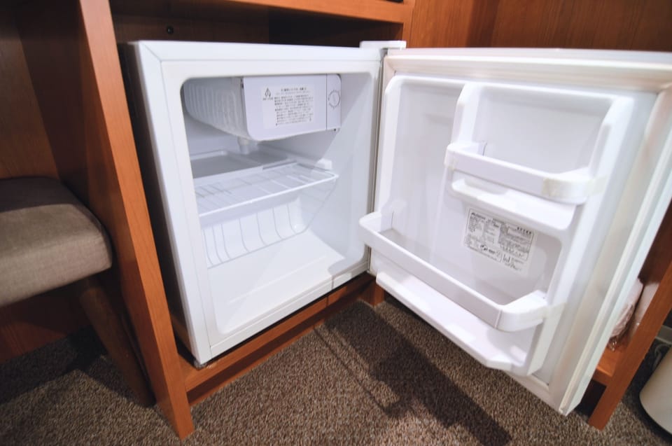 Casual Twin Room, Non Smoking | Mini-refrigerator