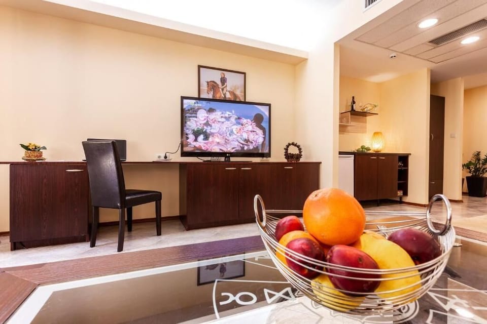 Deluxe Studio Suite | Living area