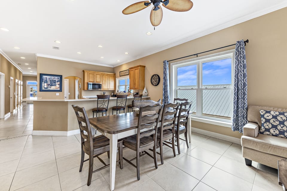 Comfort House, 4 Bedrooms, Balcony, Lagoon View | In-room dining