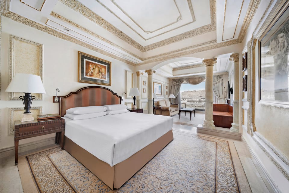 1 bedroom, Egyptian cotton sheets, premium bedding, down comforters
