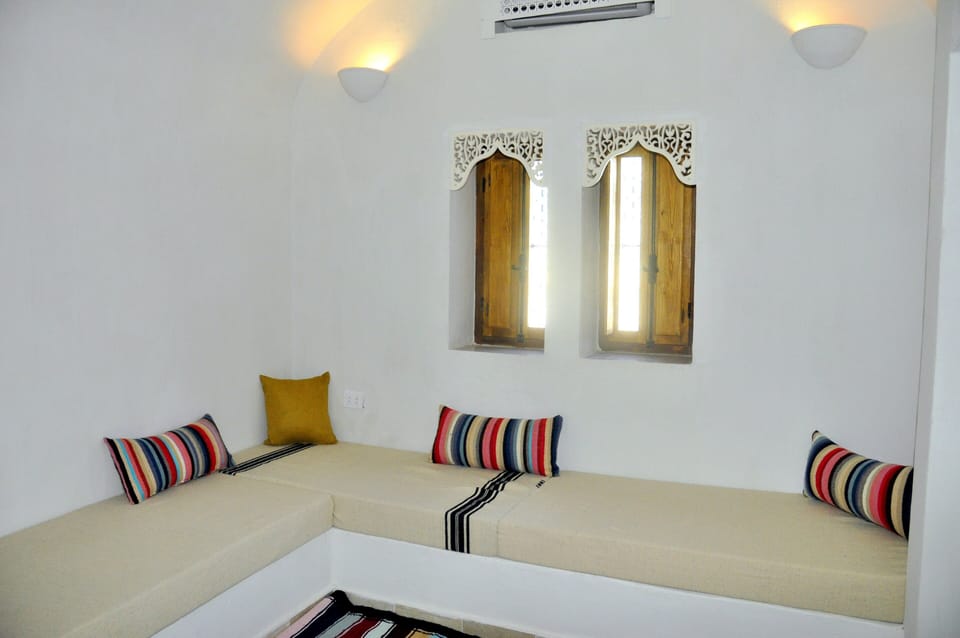 Comfort Suite | Living area | 32-inch plasma TV with digital channels, offices