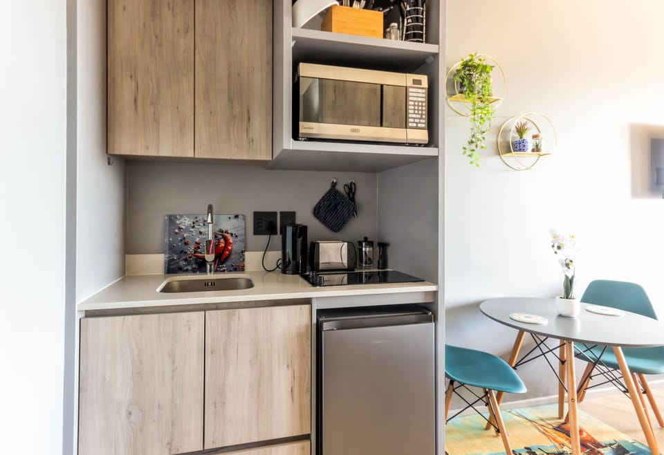 Apartment (1 Bedroom) | Private kitchenette | Mini-fridge, microwave, stovetop, toaster