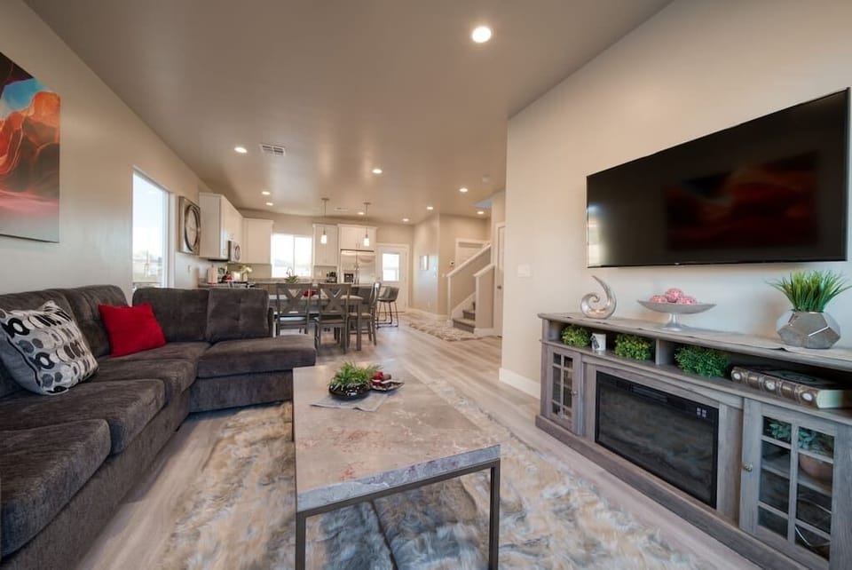 Living Room (2)