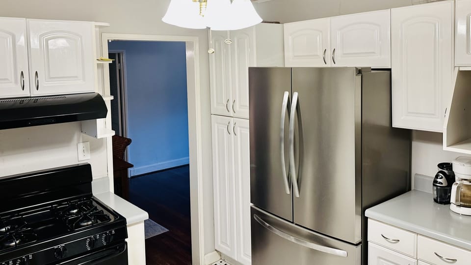 Kitchen (currently updated (not in pictures) with a brand new gas stove/oven