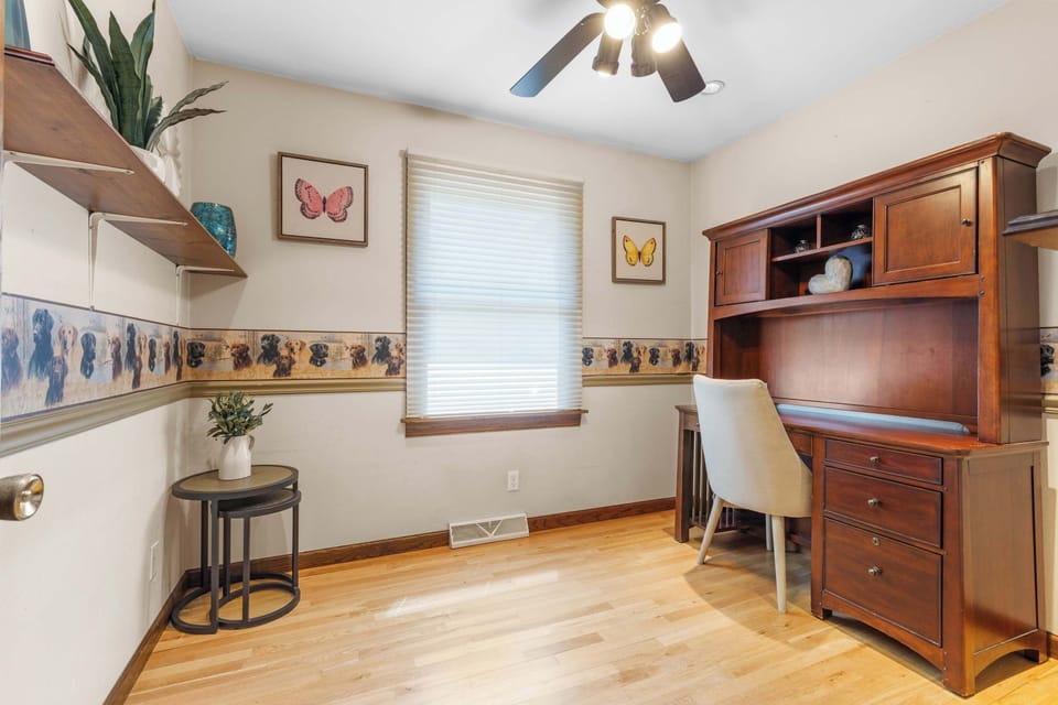 Need to do a little work while you are vacationing? Our workspace is perfect for that. Comes with high speed Wi-Fi while you stay!